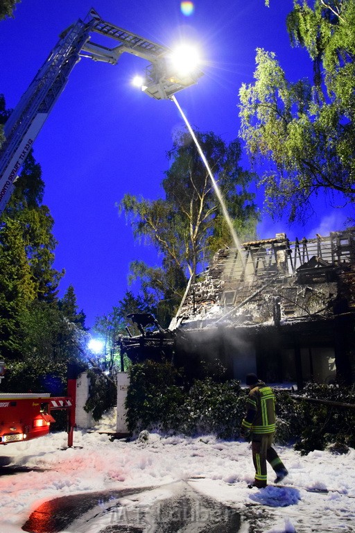 Grossfeuer Einfamilienhaus Siegburg Muehlengrabenstr P0697.JPG - Miklos Laubert